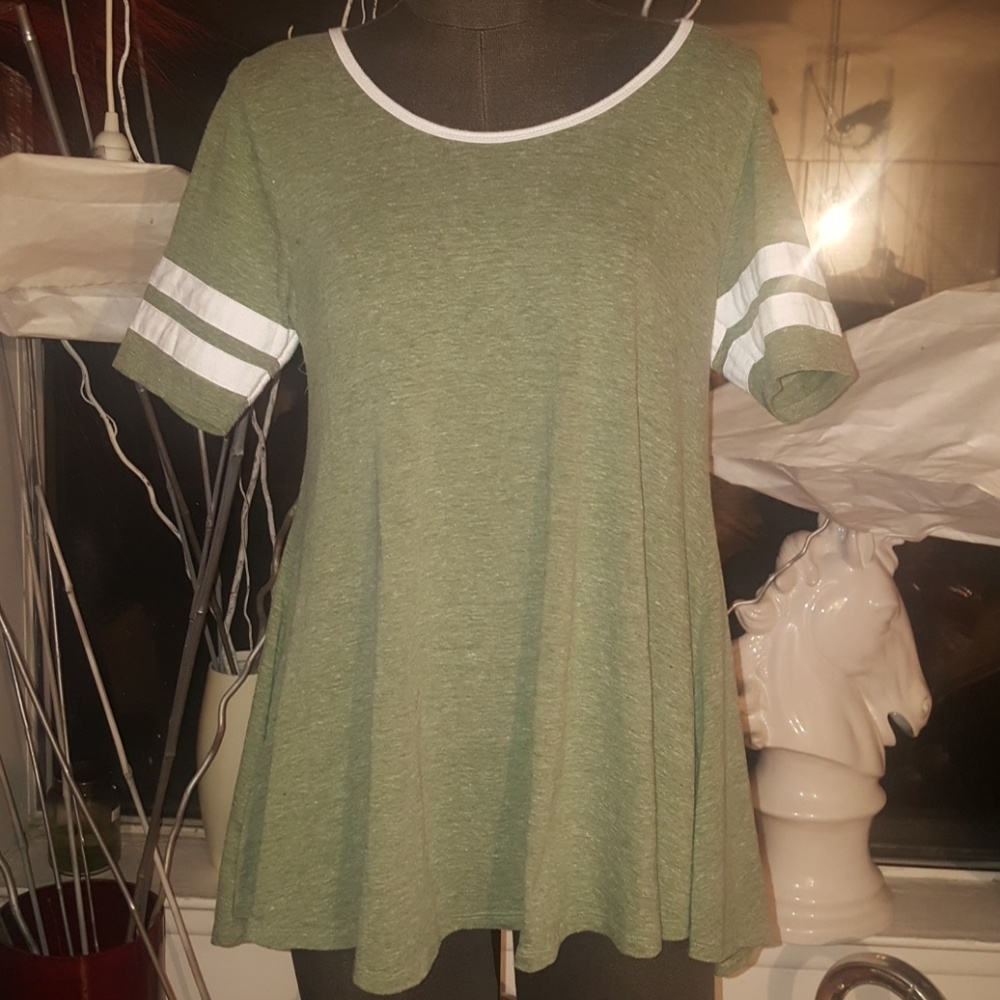 Lularoe green & white tee shirt